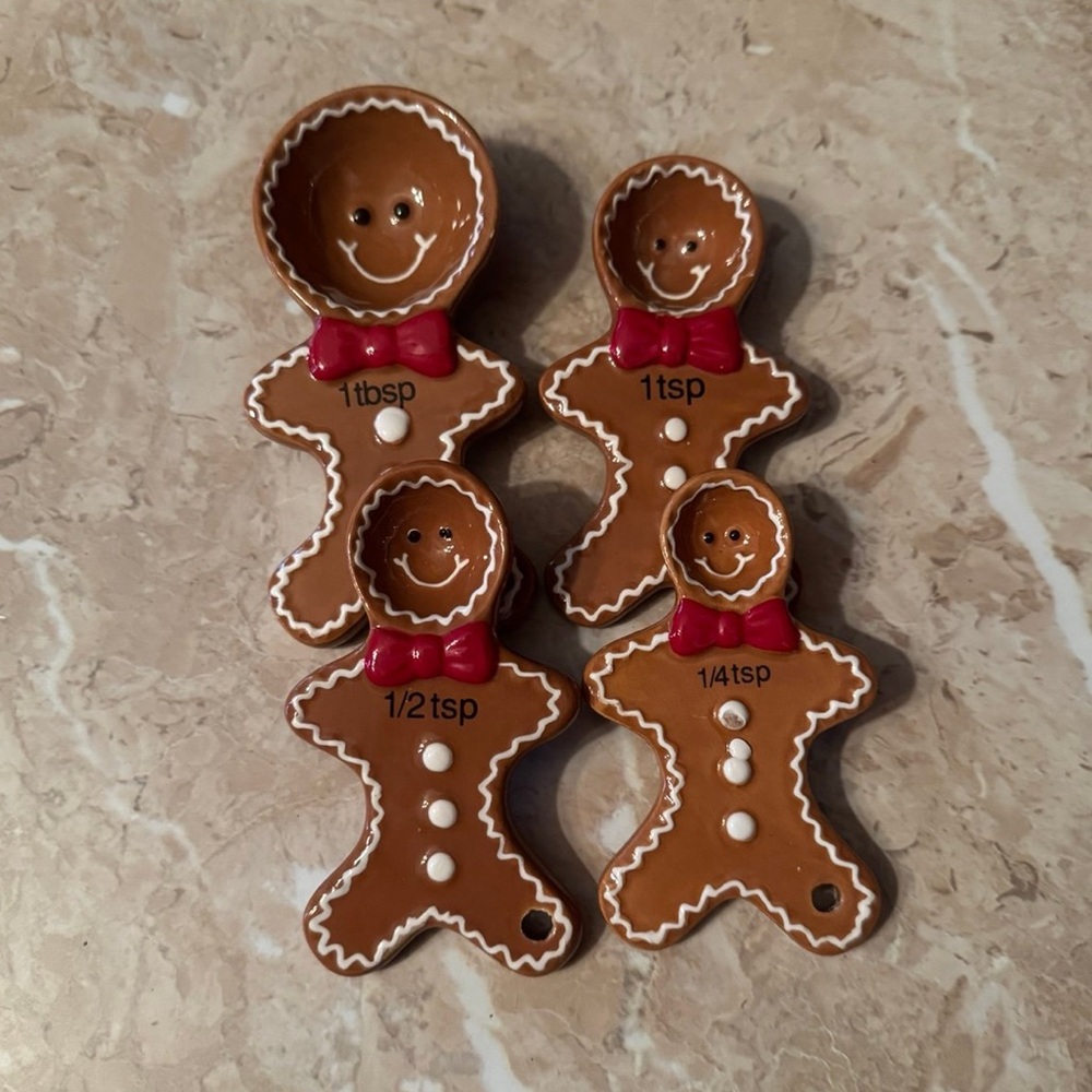 Pier 1 Gingerbread Men Measuring Spoon Set (set of 4)